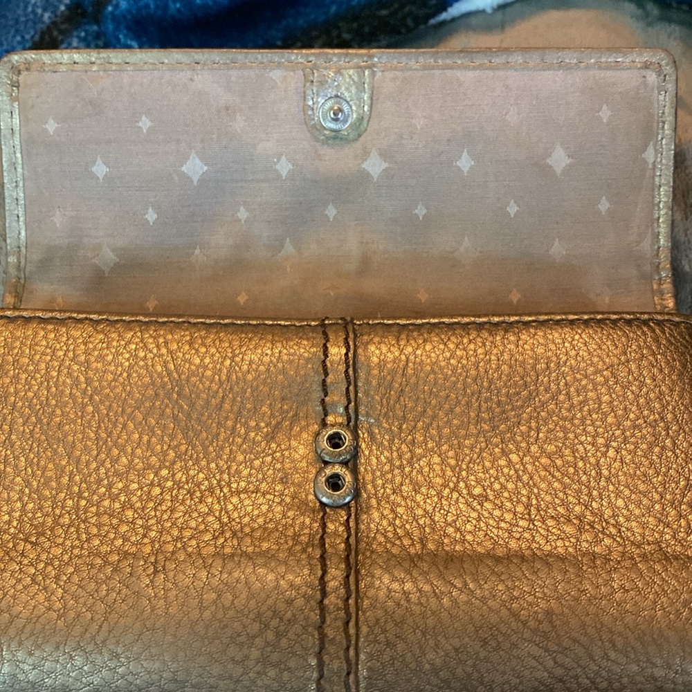 Fossil Gold Leather Wallet - Picture 10 of 10